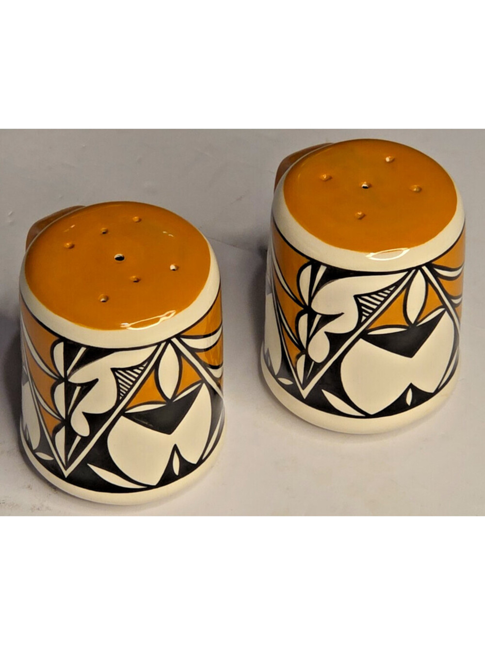 Vintage 1970s Taiwan Ceramic Salt Pepper Shakers Mug Mod Floral Retro Pair